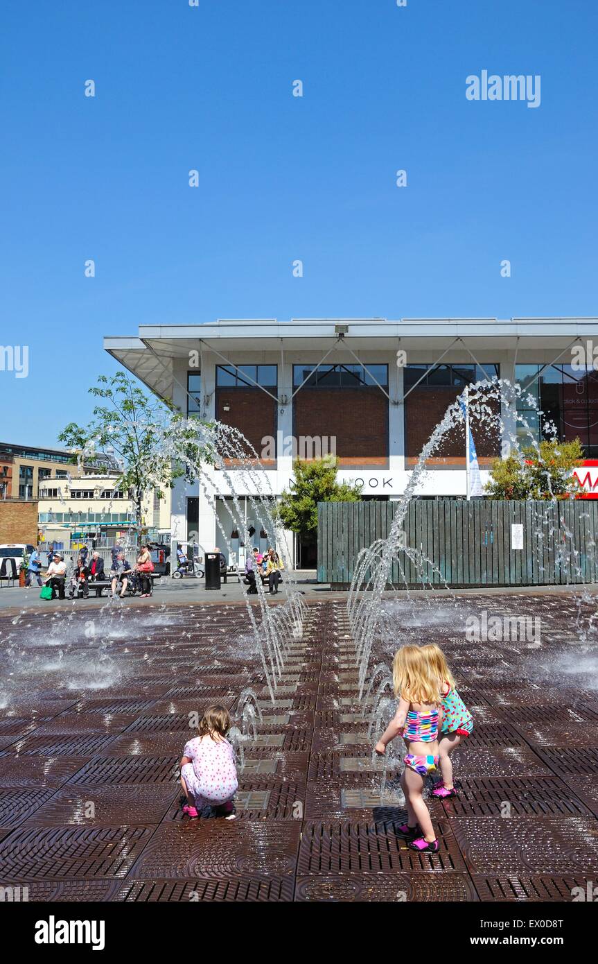 Toddlers playing in the fountains in Williamson Square enjoying the Summer sunshine, Liverpool, Merseyside, England, UK, Europe. Stock Photo