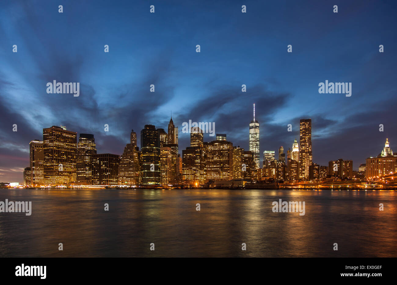 New york skyline at night hi-res stock photography and images - Alamy