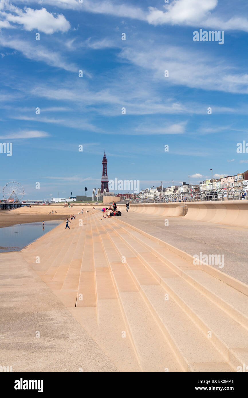 Blackpool UK weather news, 3rd July 2015. A beautiful warm summer's day at the coast with people out enjoying the sunshine. Credit: Gary Telford/Alamy live news Stock Photo