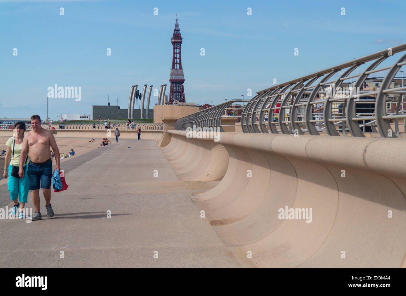 Blackpool UK weather news, 3rd July 2015. A beautiful warm summer's day at the coast with people out enjoying the sunshine. Credit: Gary Telford/Alamy live news Stock Photo