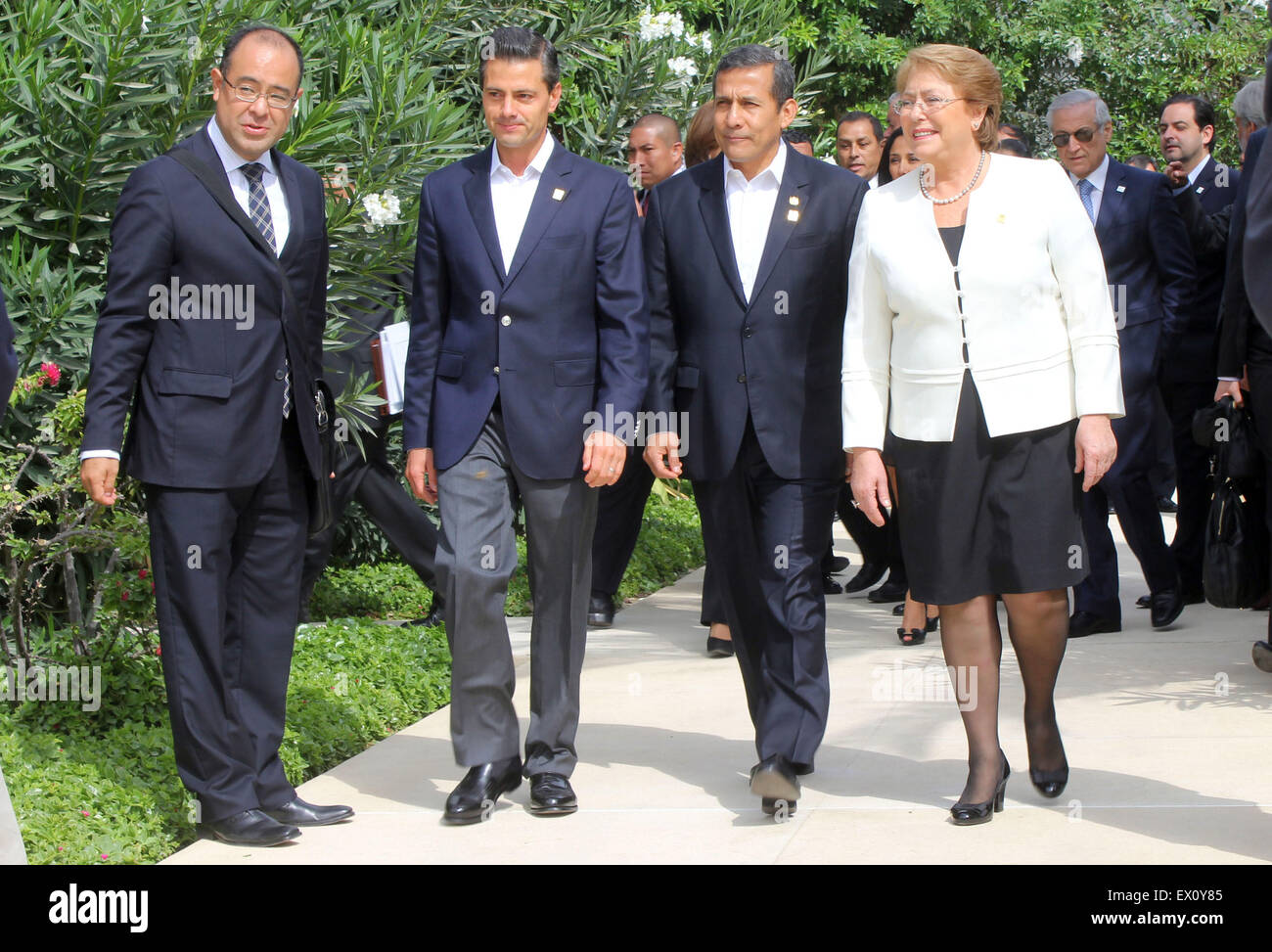 Paracas, Peru. 3rd July, 2015. Peruvian President Ollanta Humala (2nd R), Chilean President Michelle Bachelet (1st R), and Mexican President Enrique Pena Nieto (2nd L), meet in the framework of the 10th Pacific Alliance Summit, in Paracas, Peru, on July 3, 2015. Credit:  Luis Camacho/Xinhua/Alamy Live News Stock Photo
