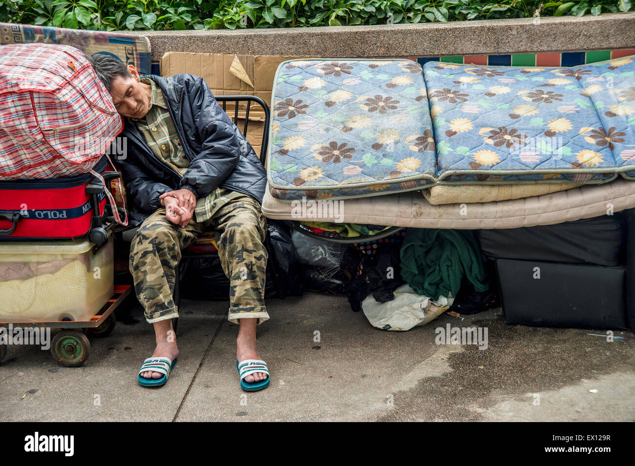 Homeless man asleep in Hong-Kong, China Stock Photo