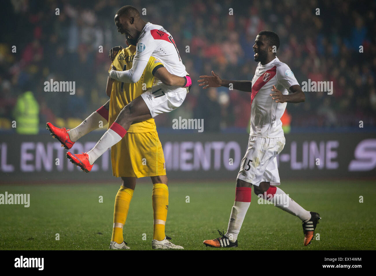 Concepcion, Chile. 3rd July, 2015. Peru's goalkeeper Pedro Gallese (L) and Luis Advincula (C) and Christian Ramos celebrate a score during the match for the Third Place of the America Cup Chile 2015, against Paraguay, held in the Municipal Stadium 'Alcaldesa Ester Roa Rebolledo', in Concepcion, Chile, on July 3, 2015. Peru won the match. Credit:  Pedro Mera/Xinhua/Alamy Live News Stock Photo
