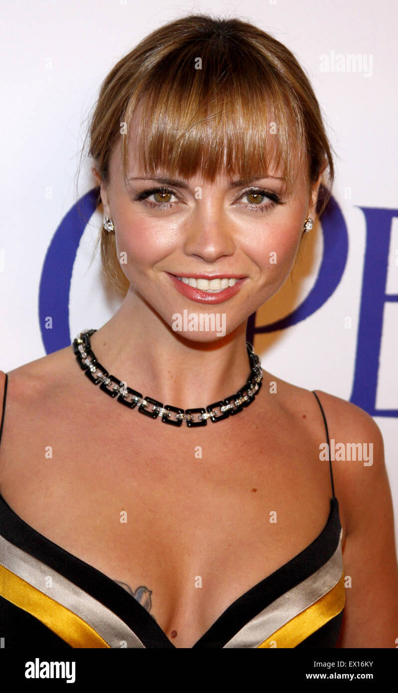 Christina ricci anna chlumsky gold diggers hi-res stock photography and  images - Alamy