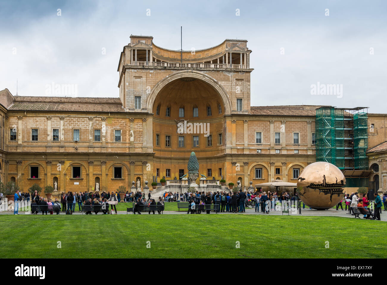 Vatican courtyard hires stock photography and images Alamy