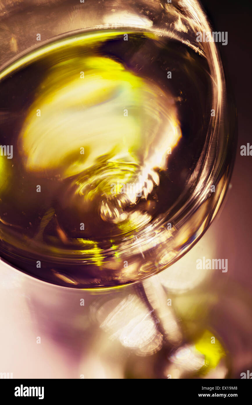 Gold beverage hi-res stock photography and images - Alamy