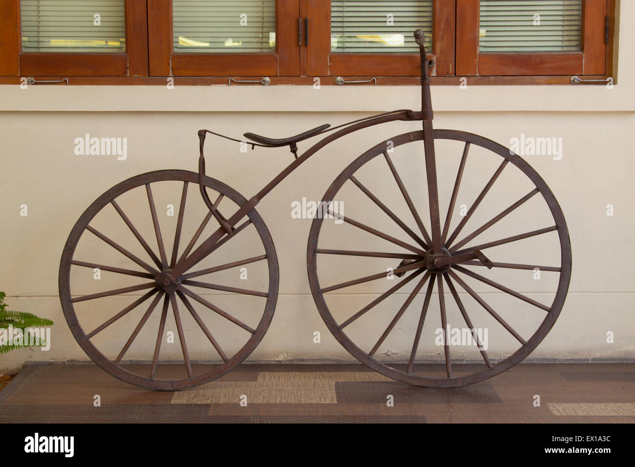 bicycle wood wheels Stock Photo Alamy