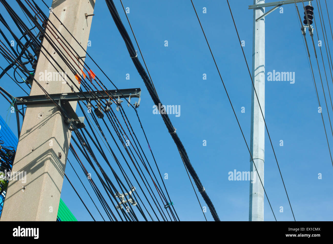 Electrical wire outdoor hires stock photography and images Alamy
