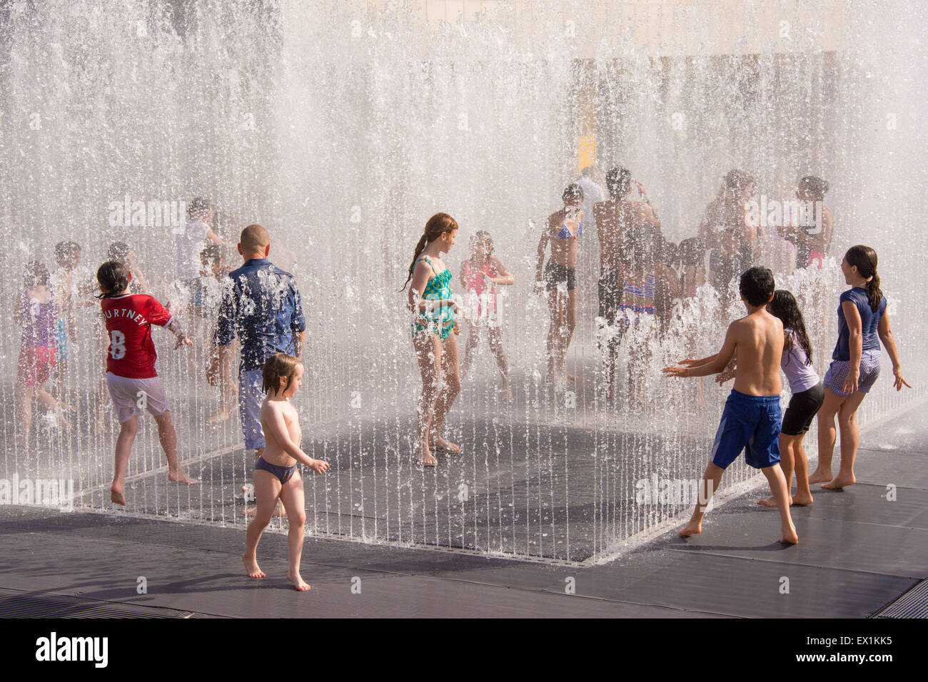UK weather, London, 04th July 2015. People cool off and children frolic in the fountains at the Southbank Centre on a hot summer Saturday Credit:  Patricia Phillips/Alamy Live News Stock Photo