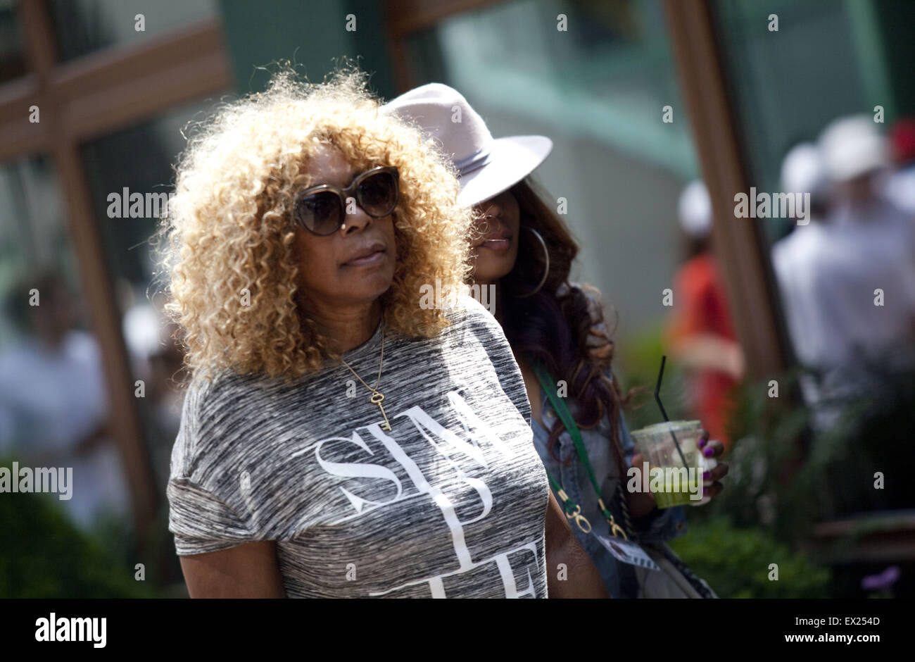 London, UK. 3rd July, 2015. Oracene Price, mother of Serena Willams, seen walking around Wimbledon.The Championships, Wimbledon or simply Wimbledon, is the oldest tennis tournament in the world, and is widely considered the most prestigious. It has been held at the All England Club in Wimbledon, London since 1877, London, UK. © Veronika Lukasova/ZUMA Wire/Alamy Live News Stock Photo