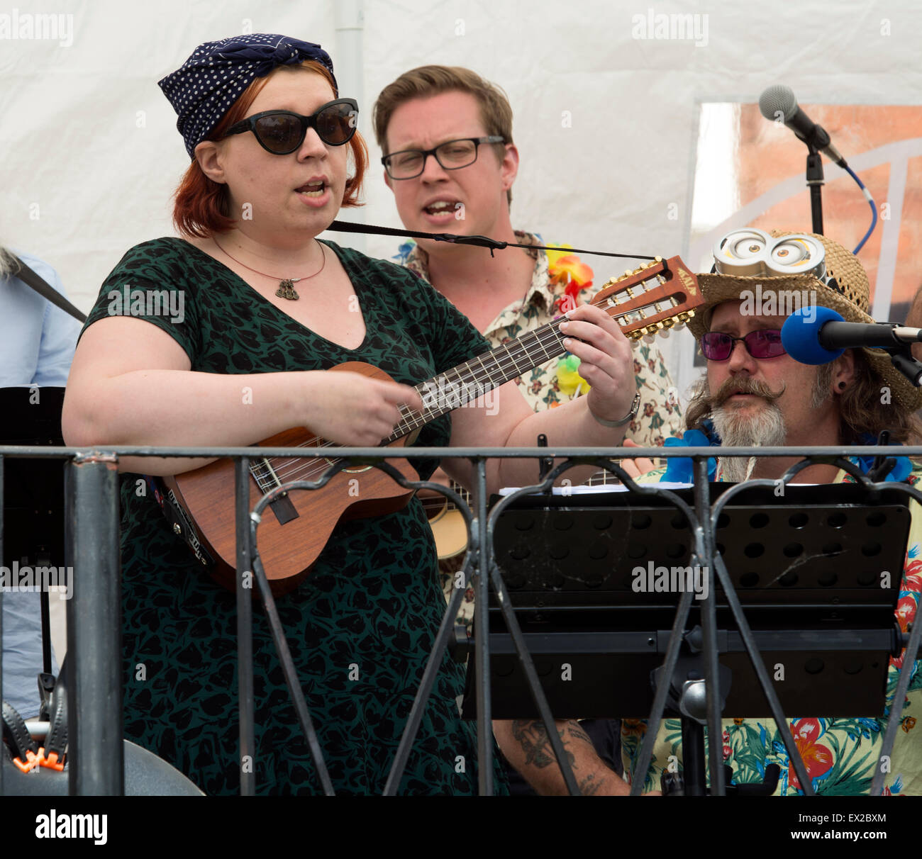 Leamington Spa, Warwickshire, England, UK. 4th July 2015. Fans of the