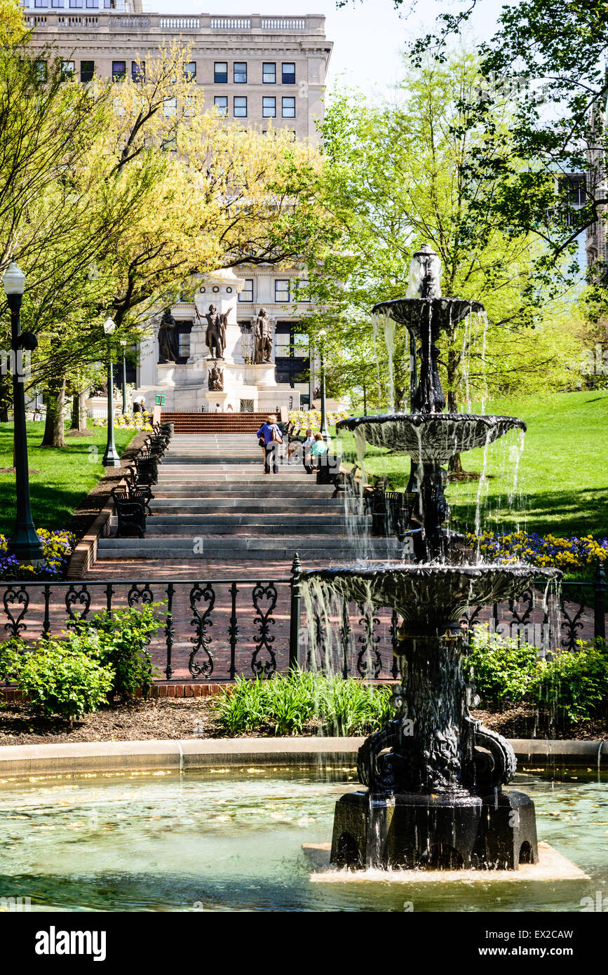 Fountain and steps to Virginia Washington Monument, Capitol Square, Richmond, Virginia Stock Photo