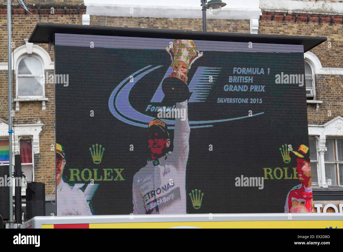 Wimbledon, London, UK. 5th July, 2015. Spectators watch Lewis Hamilton win Formula1 British Grand Prix at at Silverstone on a Big Screen in Wimbledon town centre Credit:  amer ghazzal/Alamy Live News Stock Photo