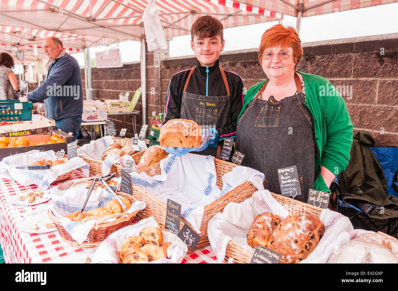 Northern Ireland bakers 'Go Yeast' show off their locally baked loaves at a market Stock Photo