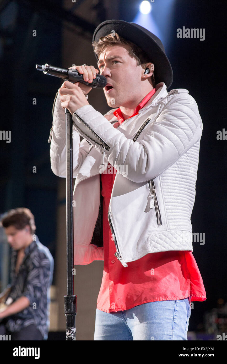 Milwaukee, Wisconsin, USA. 3rd July, 2015. Singer JAKE ROCHE (R) and ...