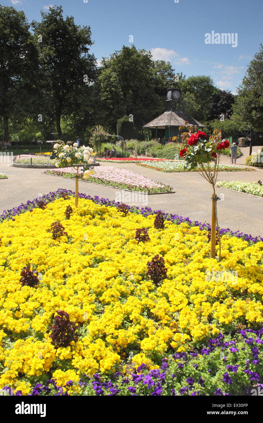 Public flower beds hi-res stock photography and images - Alamy