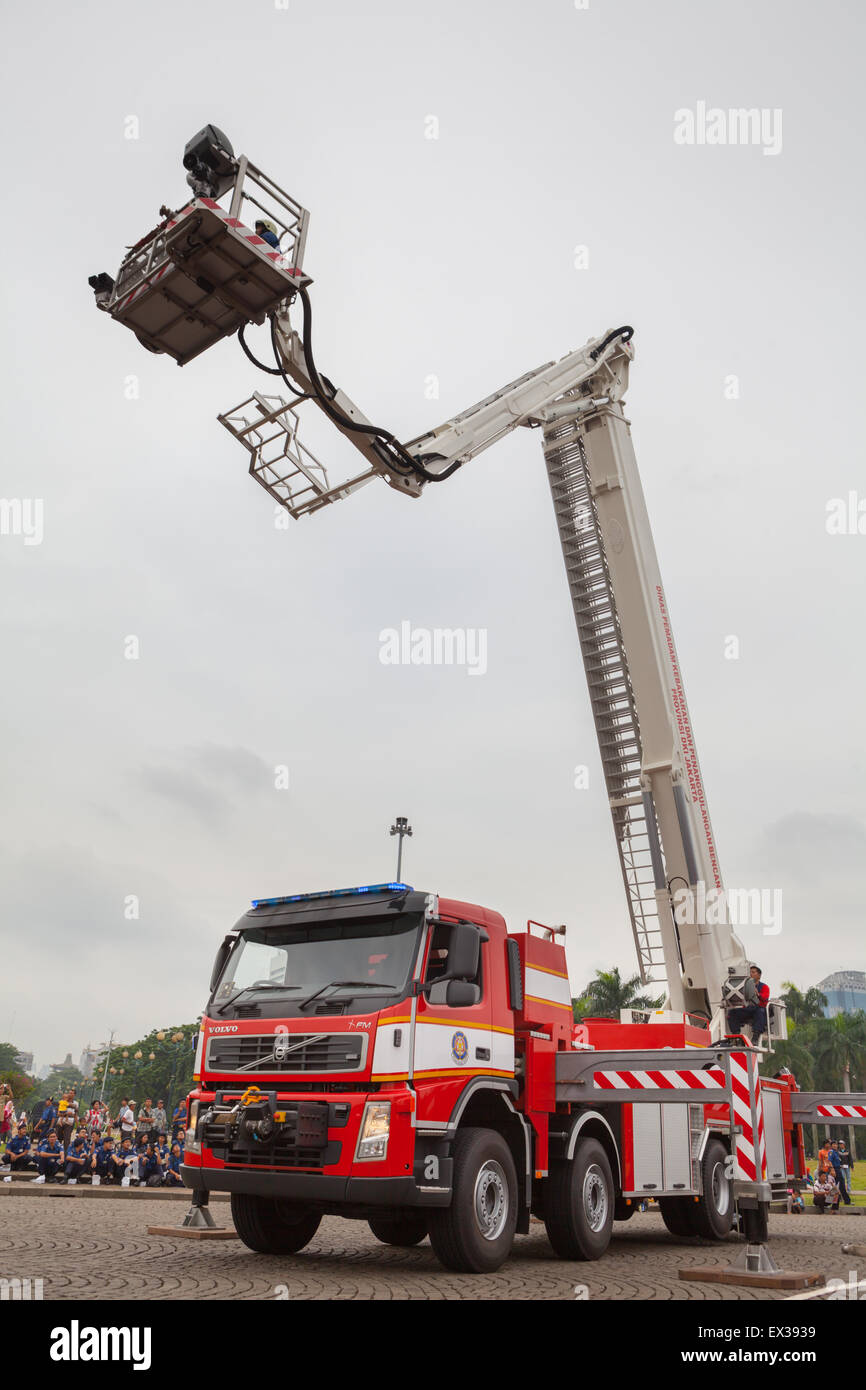 Firefighters demonstrating turntable laddertype firetruck system Stock Photo Alamy