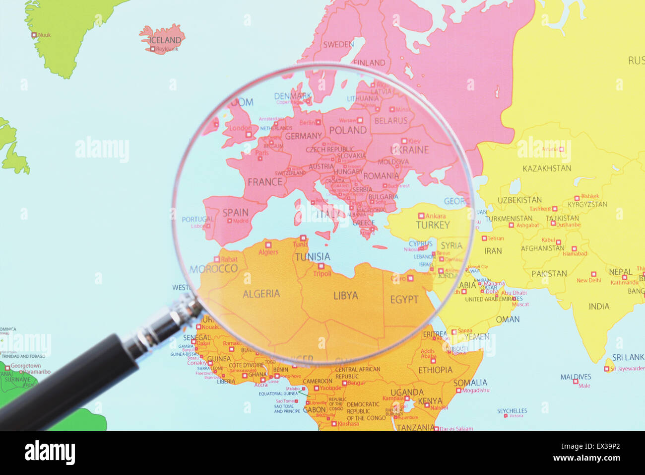 Magnifying glass map africa hi-res stock photography and images - Alamy
