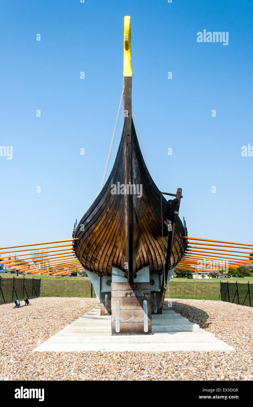 England, Ramsgate. The Hugin, a reconstructed Viking Long Boat on it's display stand at Pegwell, Ramsgate. Dragon figurehead, hull, mast and oars. Stock Photo