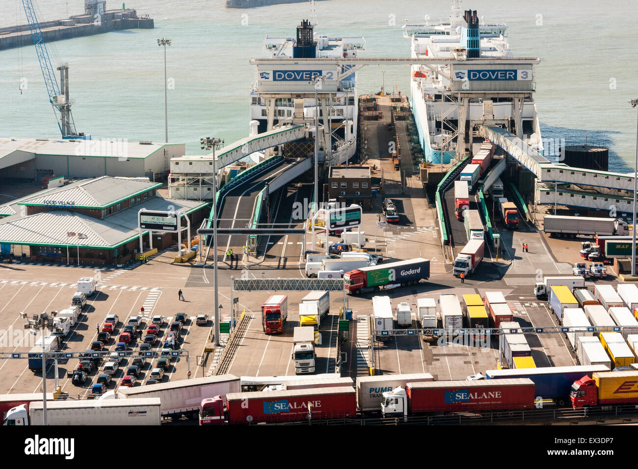 Freight unloading hires stock photography and images Alamy