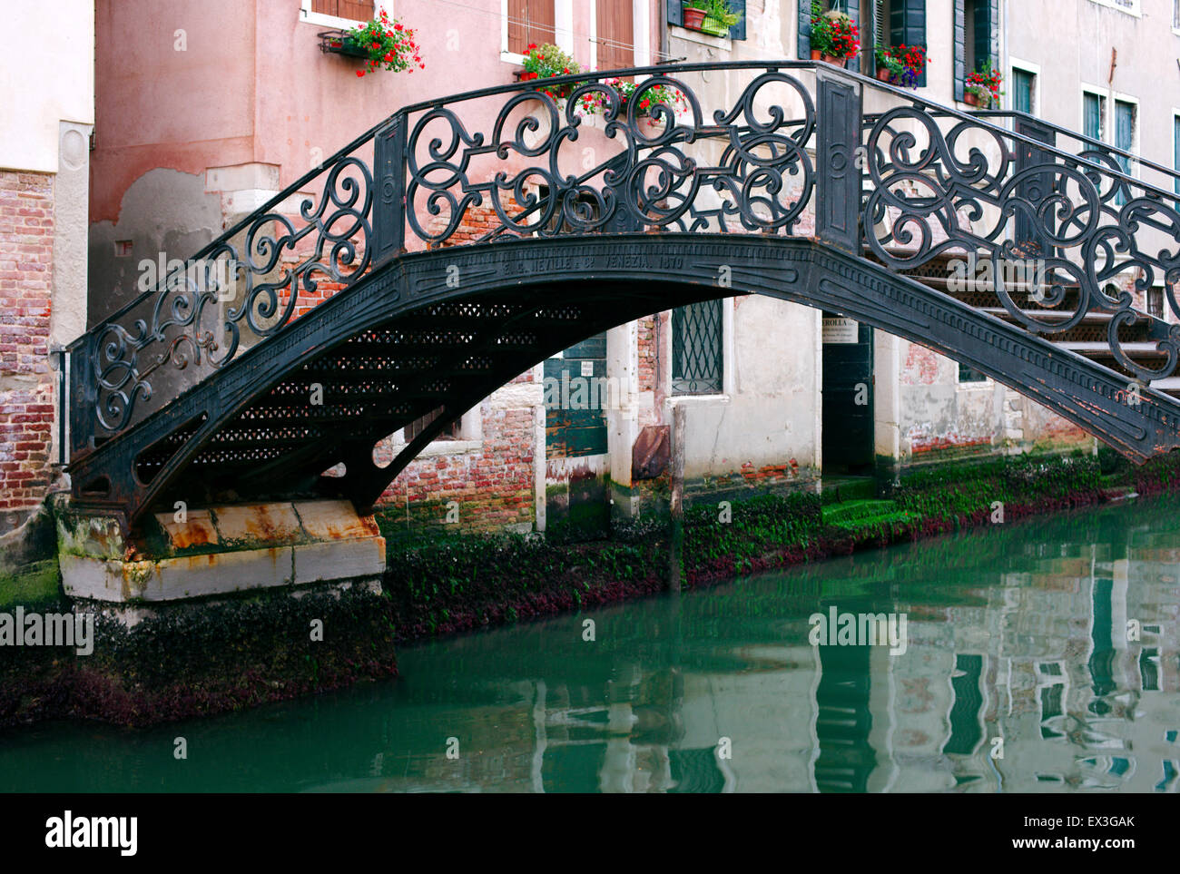 Iron bridge venice italy hi-res stock photography and images - Alamy