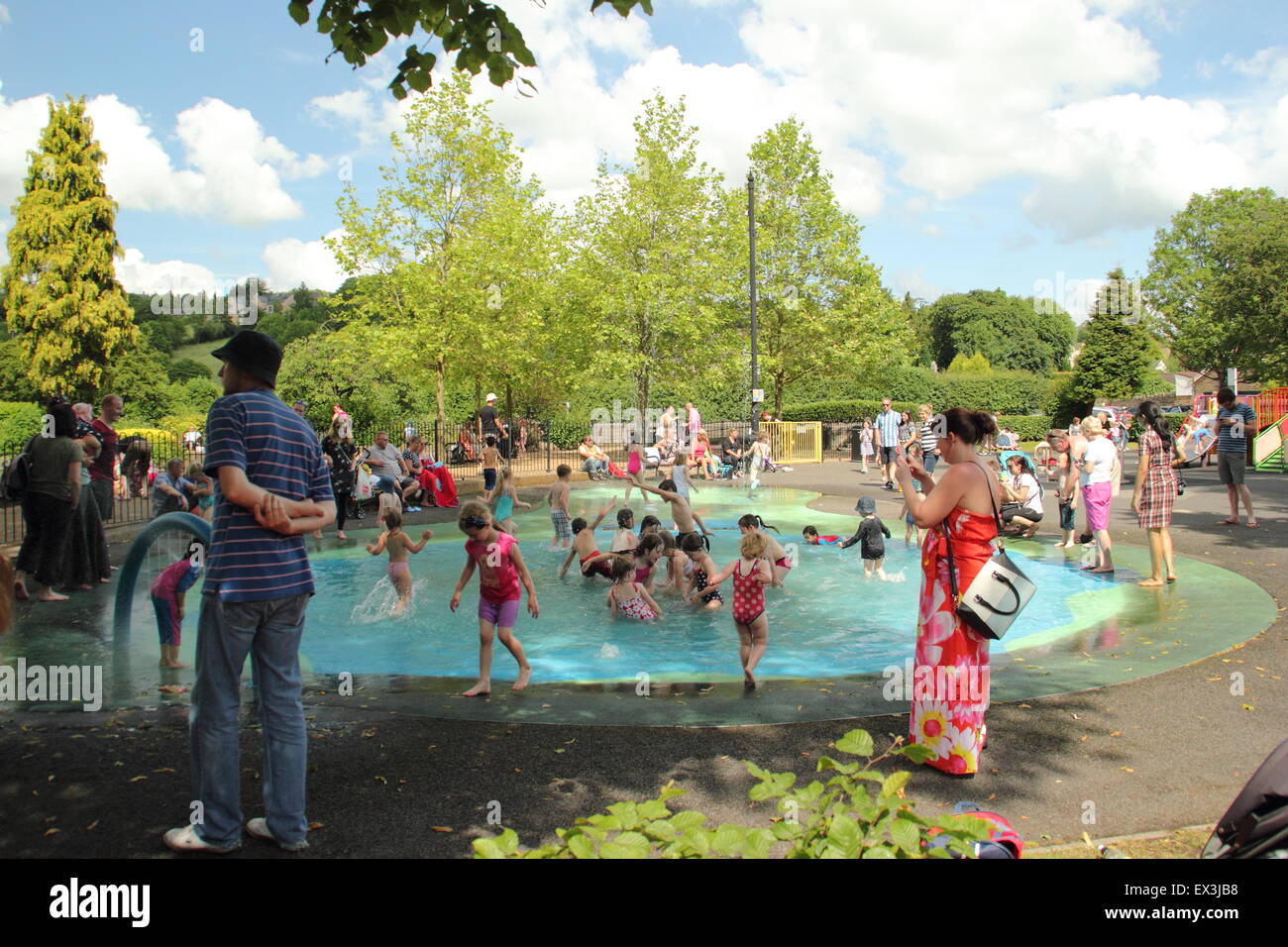 Children play in a lido during hot,sunny weather in Hal Leys Park, Matlock, Derybshire England UK - summer Stock Photo