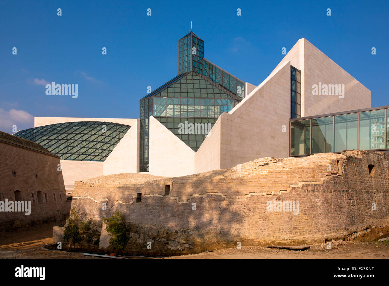 LUX, Luxembourg, city of Luxembourg, Museum for Modern Art, Musee d' Art Moderne Grand-Duc Jean, MUDAM, the building also contai Stock Photo