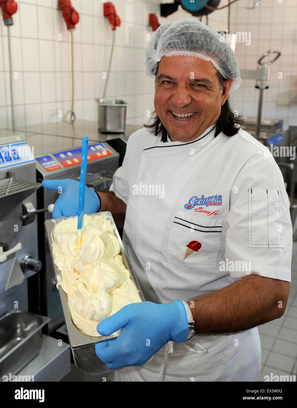 StuhrHeiligenrode, Germany. 6th July, 2015. Italian icecream maker Leonardo Caprarese fills up