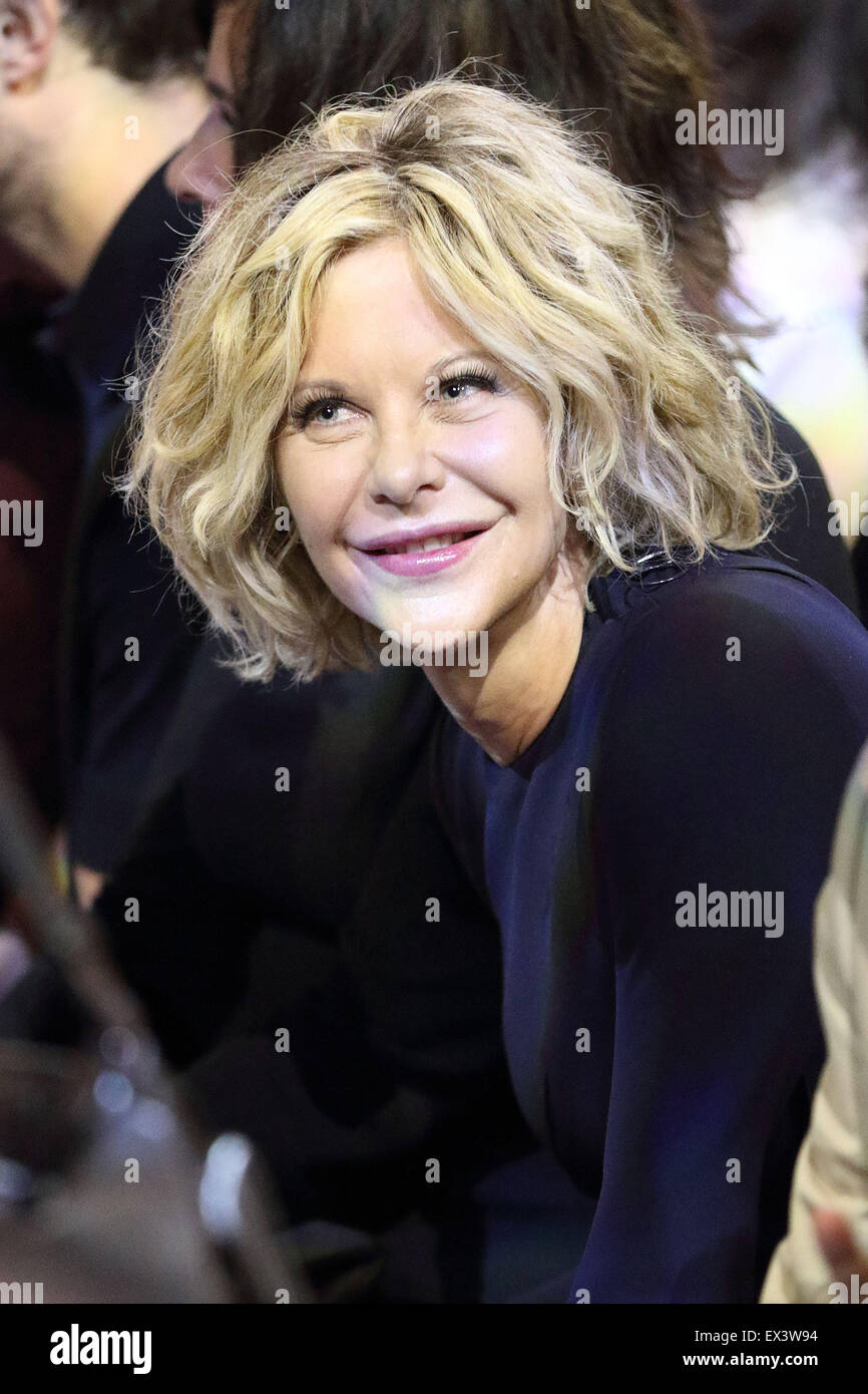 Paris, France. 06th July, 2015. US actress Meg Ryan attends the presentation of Schiaparelli fall/winter 2015/2016 collection presented during the Paris Haute Couture fashion week, in Paris, France, July 6, 2015. Paris Haute Couture fashion shows run until July 9, 2015. Photo: Hendrik Ballhausen/dpa/Alamy Live News Stock Photo