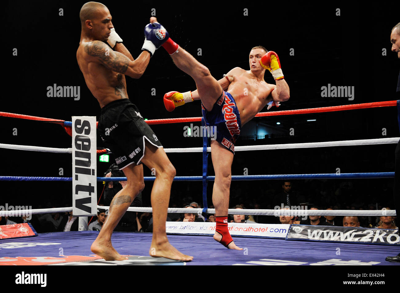 Muay Thai Kick boxing bout Stock Photo - Alamy