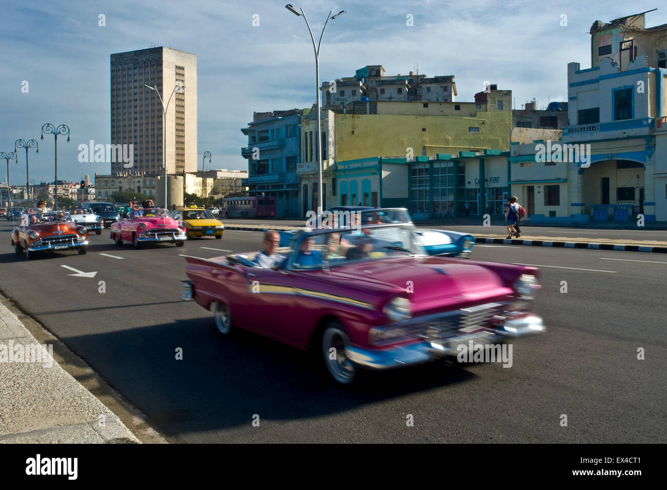 Horizontal view of classic old American cars driving along the Malecon in Havanna, Cuba. Stock Photo