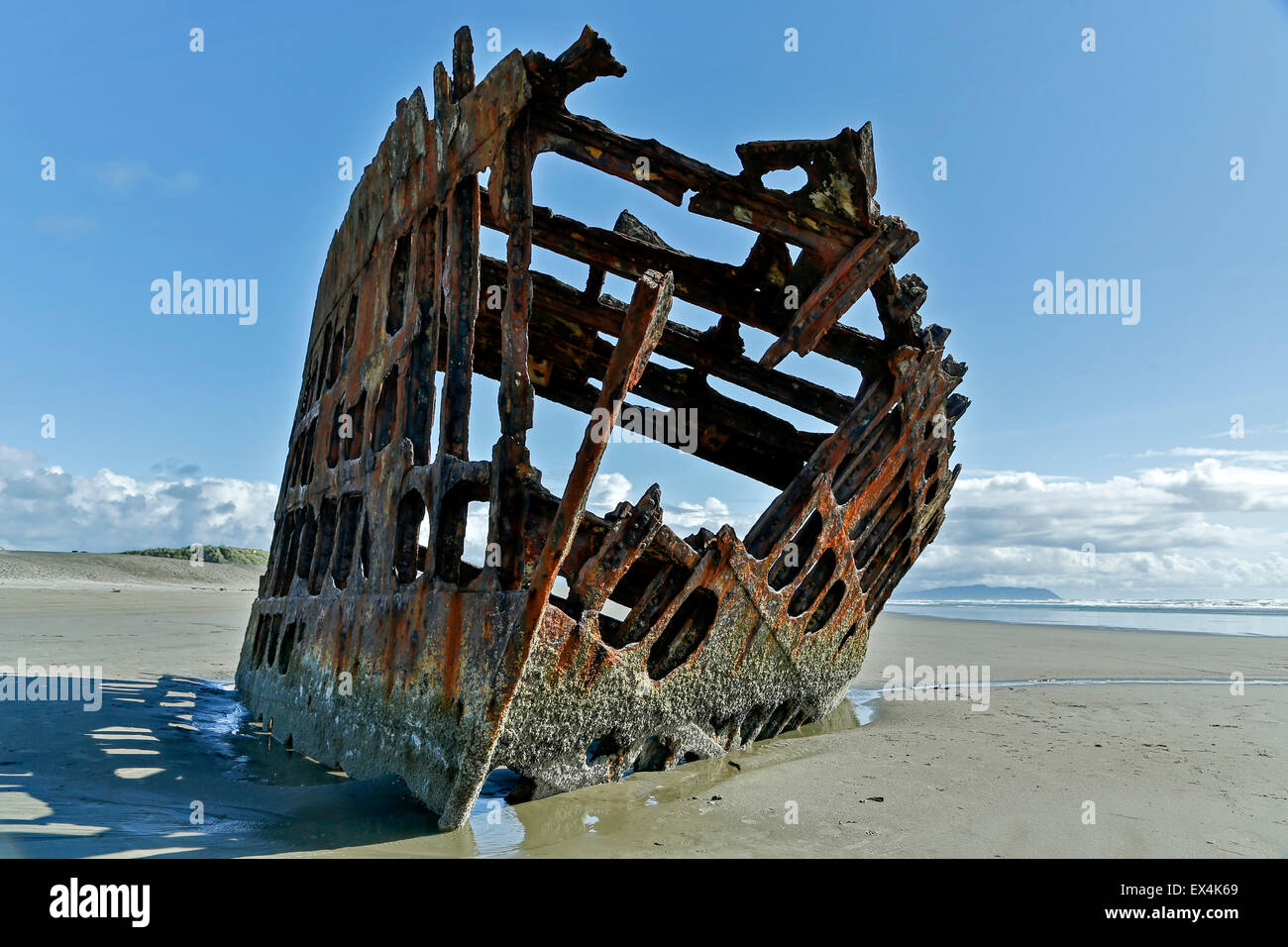 Shipwreck of the Peter Iredale ship, Fort Stevens State Park, near Astoria, Oregon USA Stock Photo