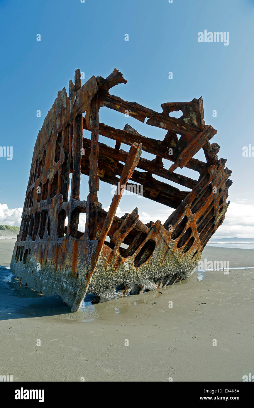 Shipwreck of the Peter Iredale ship, Fort Stevens State Park, near Astoria, Oregon USA Stock Photo