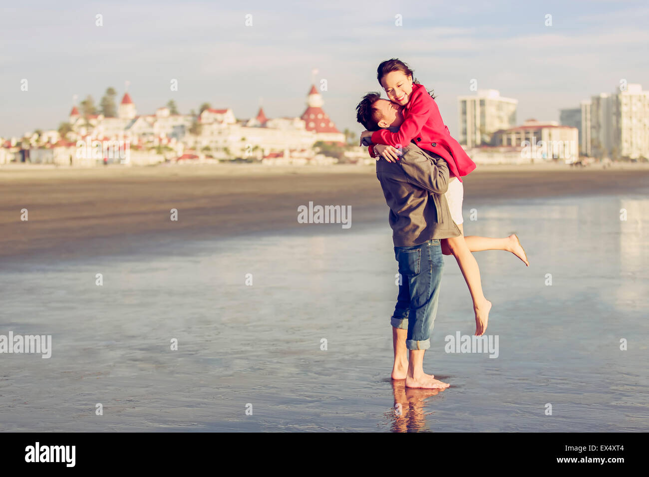 Asian couple young hi-res stock photography and images - Alamy