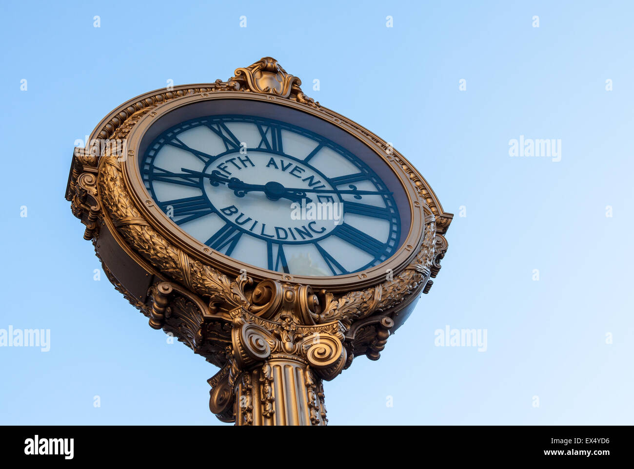 Fifth avenue building clock hires stock photography and images Alamy