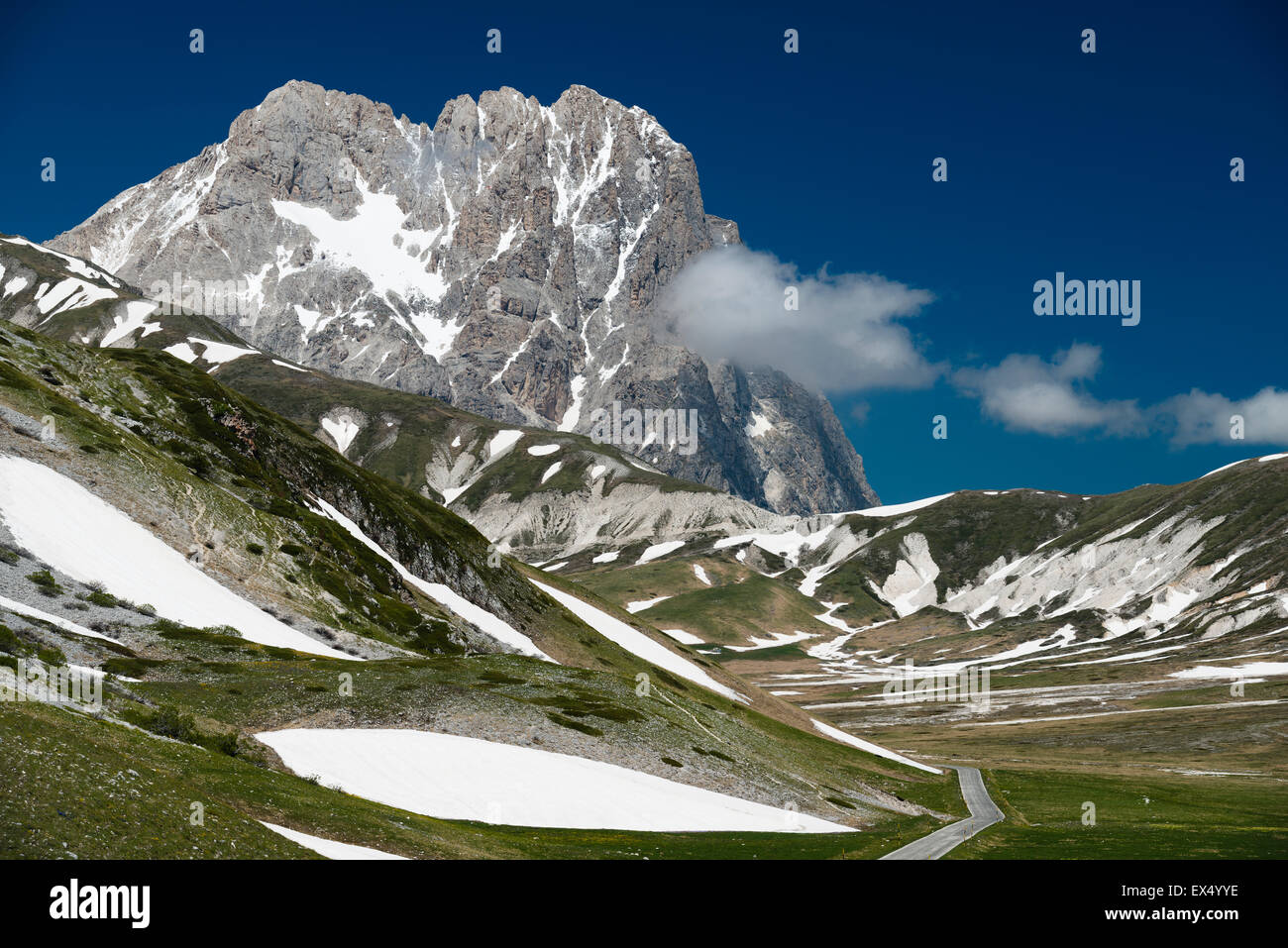 Corno Grande, 2912m, Campo Imperatore, Parco Nazionale del Gran Sasso e Monti della Laga, Abruzzo, Italy Stock Photo