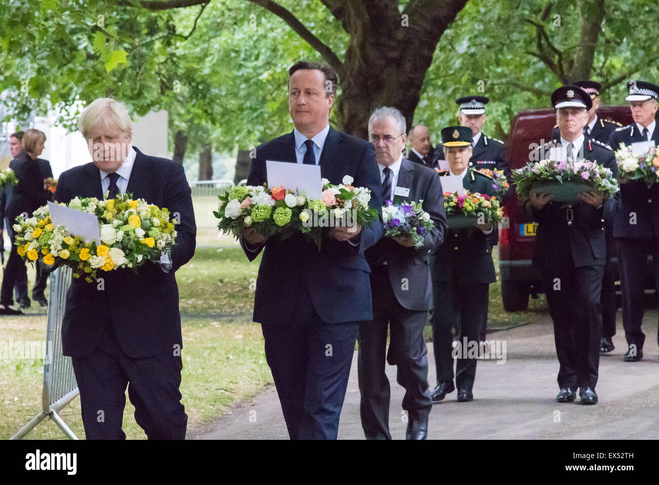 Hyde Park, London, July7th 2015. The Mayor of London Boris Johnson and other senior political figures, the Commissioners for transport and policing in the capital, as well as senior representatives of the emergency services lay wreaths at the 7/7 memorial in Hyde Park. PICTURED: Mayor of London Boris Johnson and Prime Minister David Cameron lead the sombre procession of senior politicians and representatives of the emergency services towards the 7/7 Memorial monument. Credit:  Paul Davey/Alamy Live News Stock Photo