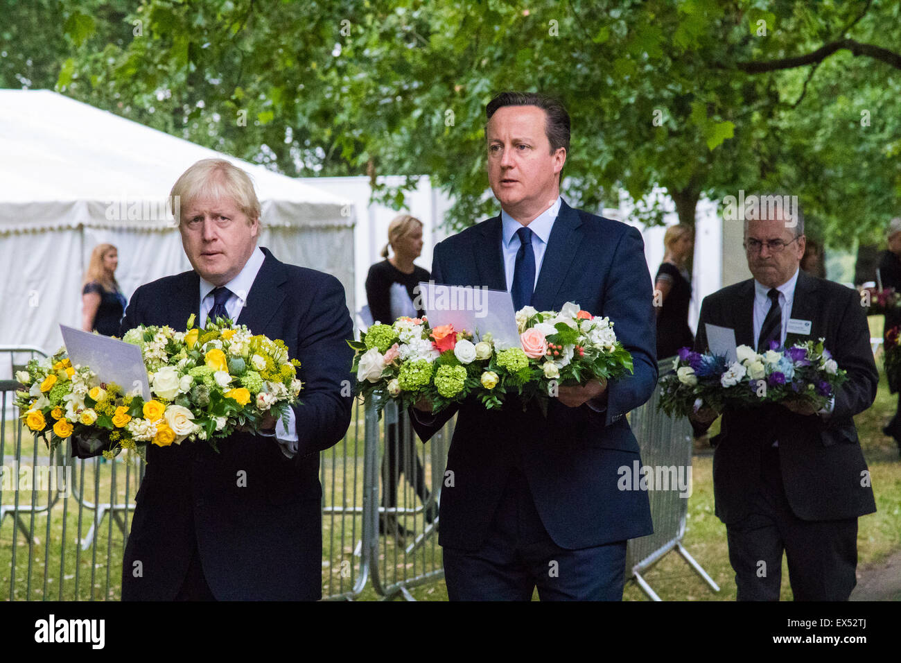 Hyde Park, London, July7th 2015. The Mayor of London Boris Johnson and other senior political figures, the Commissioners for transport and policing in the capital, as well as senior representatives of the emergency services lay wreaths at the 7/7 memorial in Hyde Park. PICTURED: Mayor of London Boris Johnson and Prime Minister David Cameron lead the sombre procession of senior politicians and representatives of the emergency services towards the 7/7 Memorial monument. Credit:  Paul Davey/Alamy Live News Stock Photo