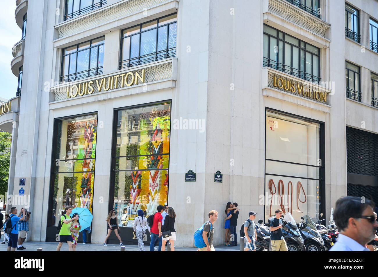 Louis Vuitton Paris Champs Ã‰lysÃ©es Editorial Stock Photo - Image