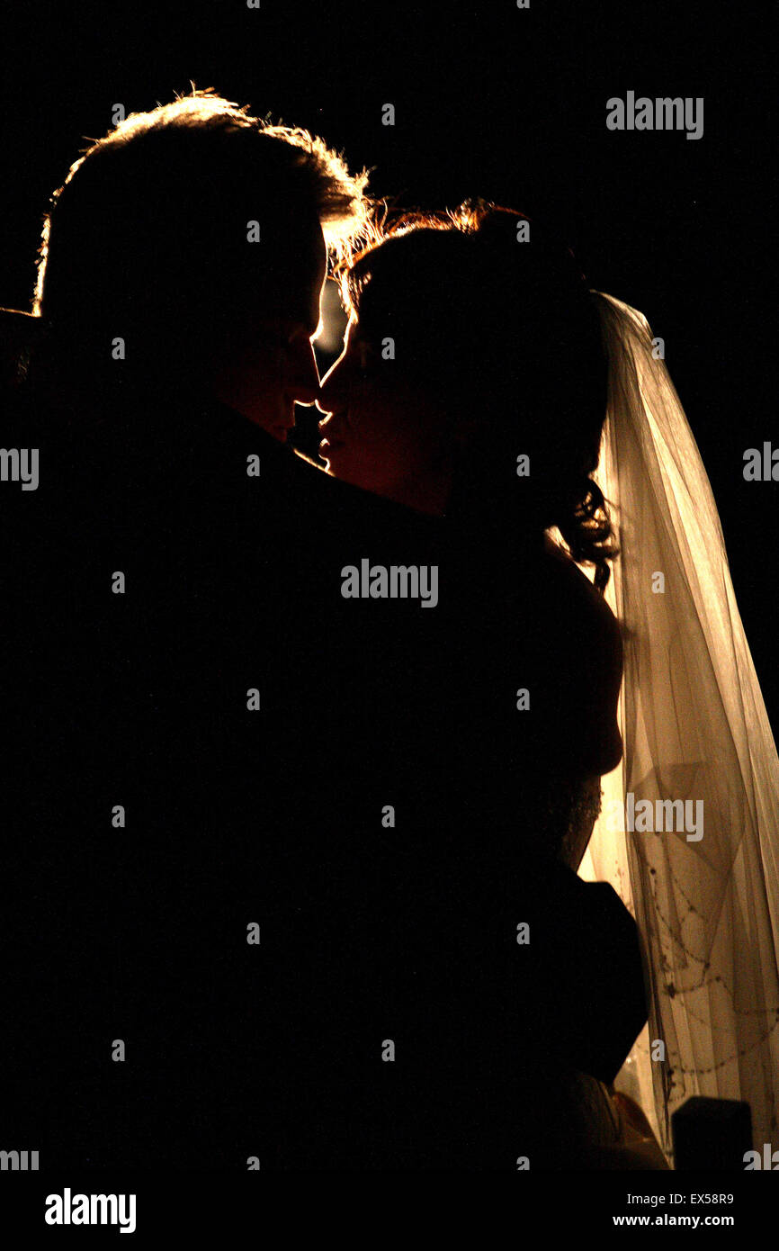 Profiles facing each other hi-res stock photography and images - Alamy