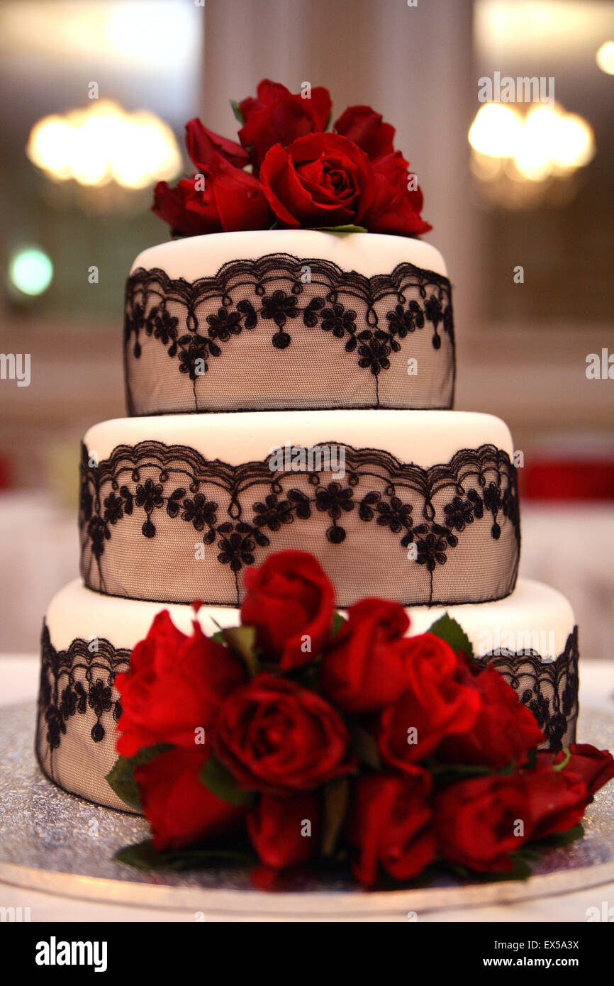 Unusual wedding cake hi-res stock photography and images - Alamy