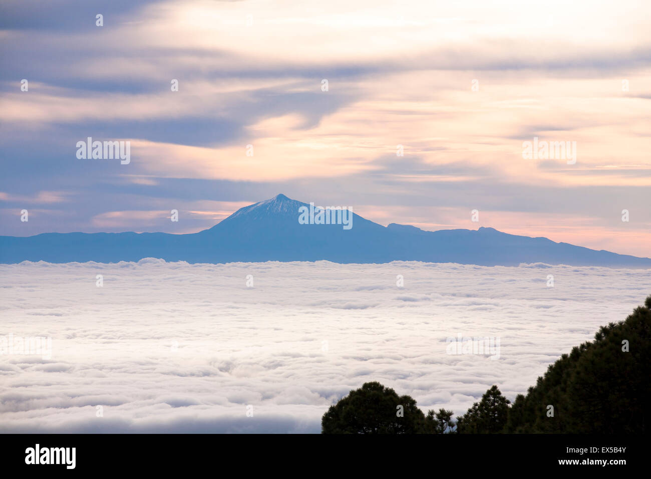 ESP, Spain, the Canary Islands, island of La Palma, view from the eastern hillside of the Caldera de Taburiente to the island of Stock Photo