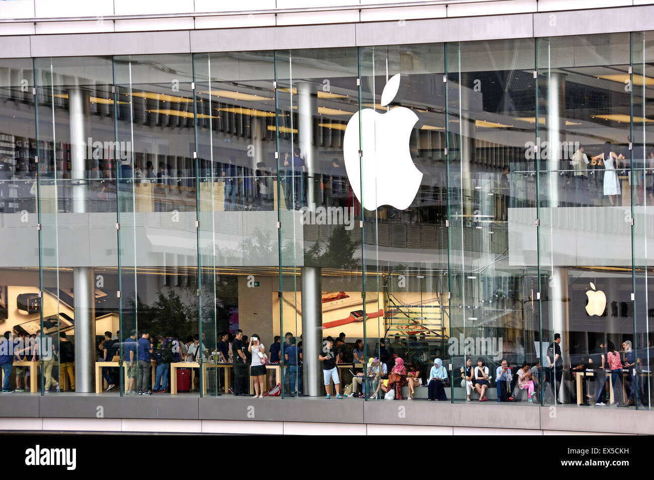 Apple retail store, Mall of Georgia, Beuford, Georgia, USA Stock Photo -  Alamy