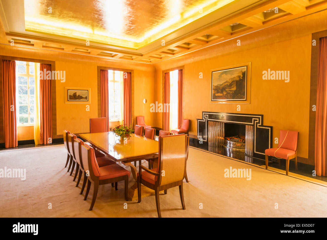 1930s dining room hi-res stock photography and images - Alamy