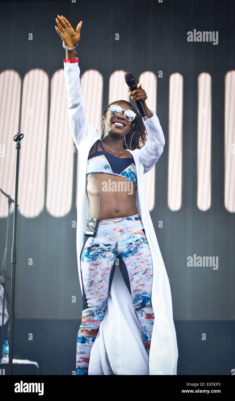 London, UK. Clean Bandit ( Jack Patterson, Luke Patterson, Grace Chatto ...