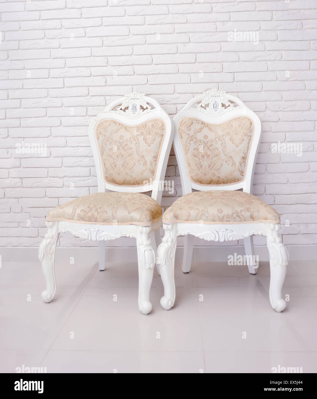 Room with chairs against wall hi-res stock photography and images - Alamy