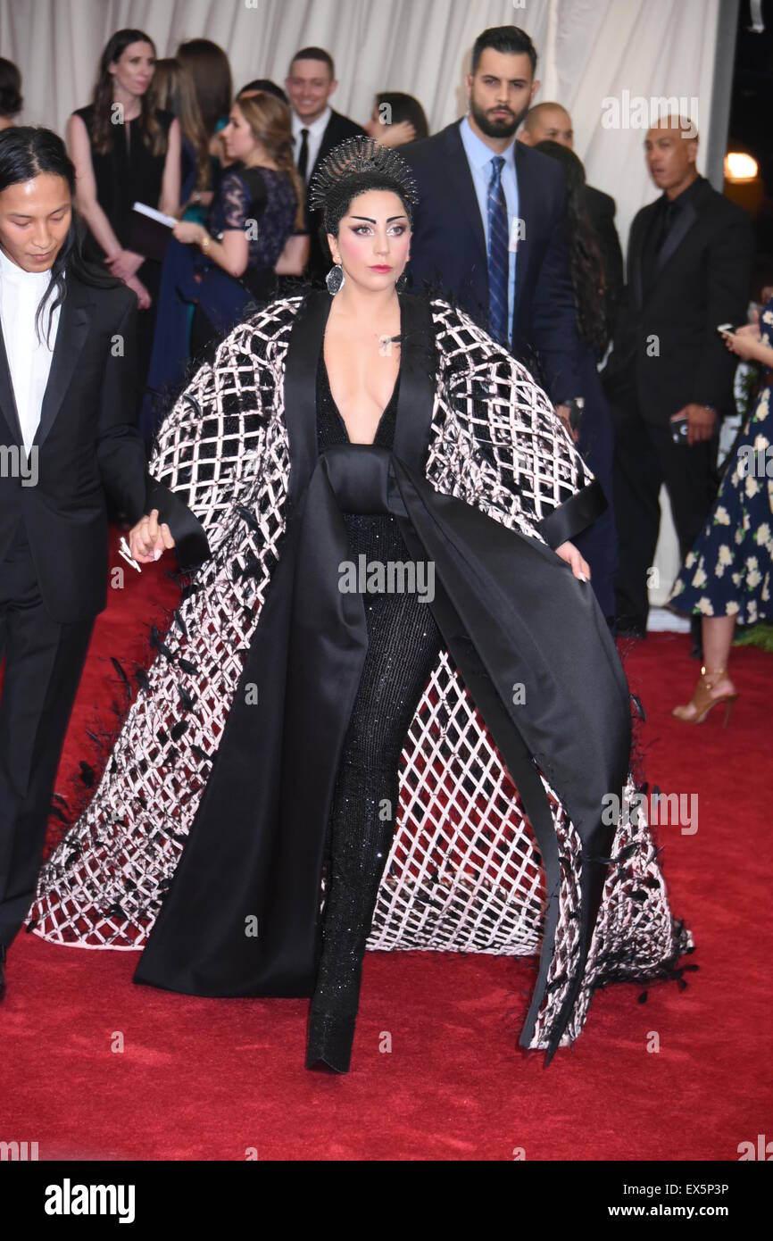 2015-met-gala-arrivals-featuring-lady-ga