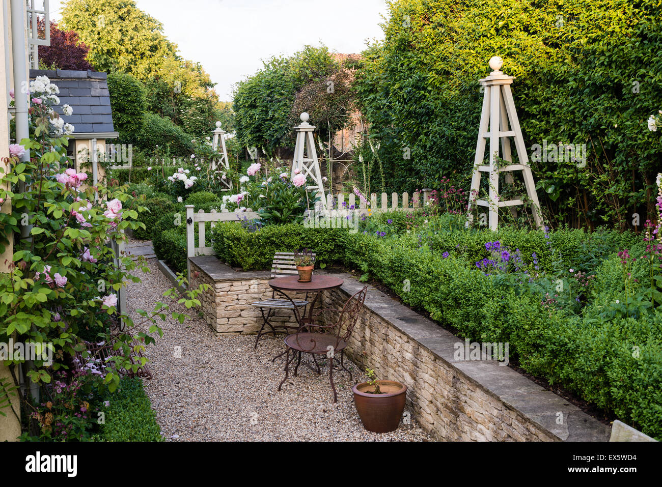 Plant stand and box hedge in country garden Stock Photo