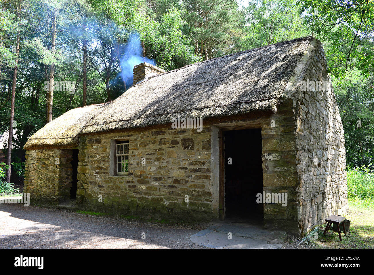 18th century landless family's single room cabin house, reconstructed at  the Ulster American Folk Park Stock Photo - Alamy