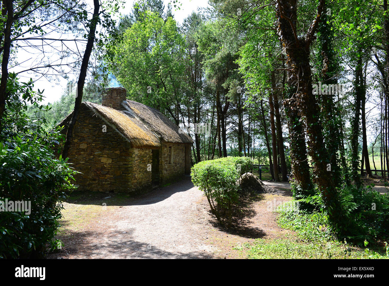 18th century ireland cabin hi-res stock photography and images - Alamy